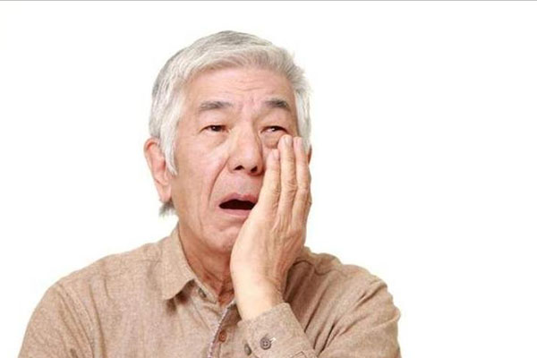 老人没牙还牙龈疼？中老年口腔批量