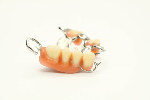 活动假牙齿太松会掉怎么办？中老年口腔批量修复技术让假牙稳