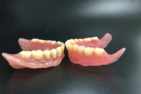 揭秘：中老年口腔推荐的活动假牙材