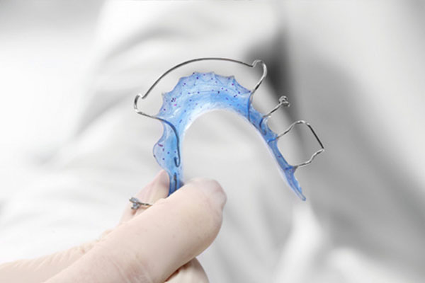 缺牙难题如何破解？种植义齿手术揭